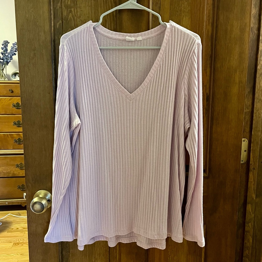 GAP v-neck top lavender Sz XL